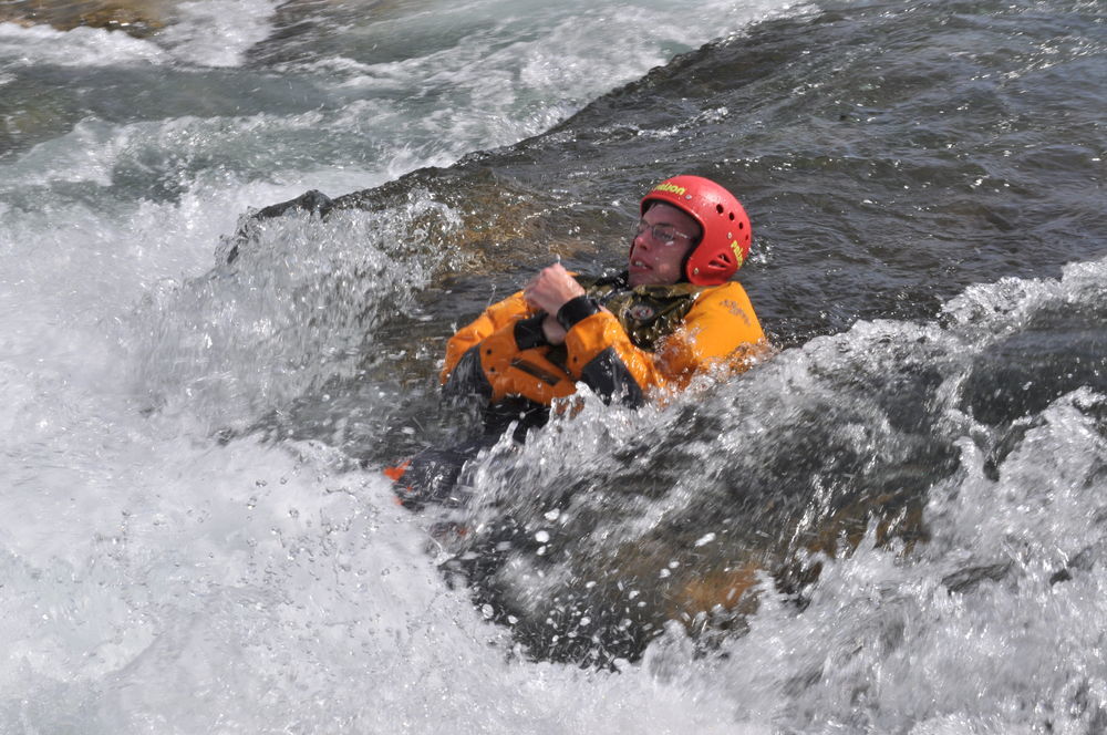 Frank schwimmt die Isarburg