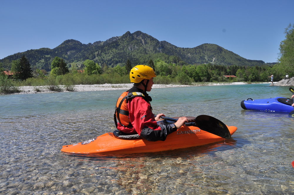 Tobi auf der Isar