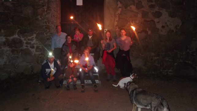 Gruppenfoto an der Burg